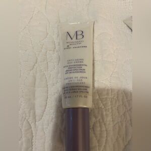Anti-Aging Day Crème
WITH ENVIRONMENTAL PROTECTION SPF30